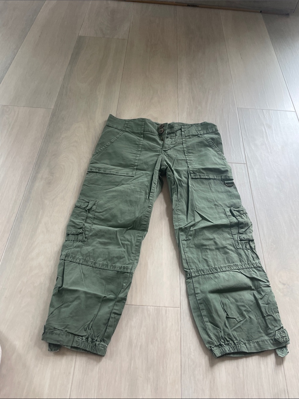 Sanctuary Olive Green Cargo Capris with Patch Pockets